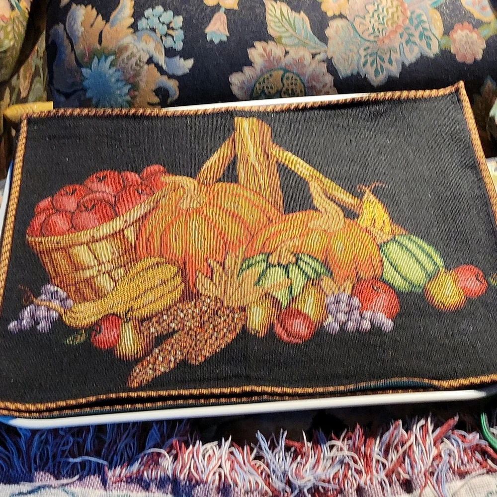 Tapestry harvest~🎃🍎🍁🍐 2placemats~2napkins(2nd Photo)